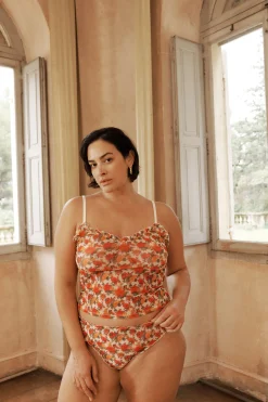 Caraco Sous les lilas